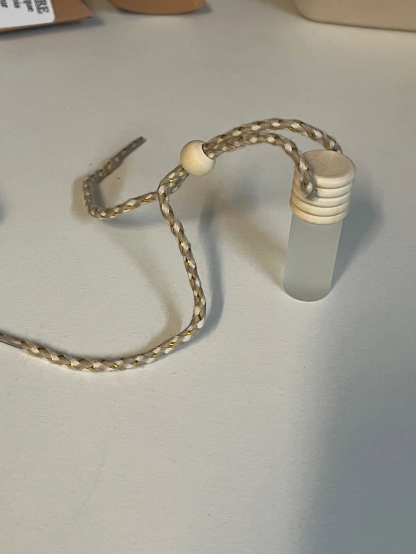 Diffuseur parfum voiture artisanal avec bouchon en bois