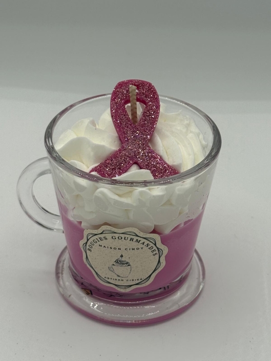 bougie gourmande octobre rose parfum rose avec ruban rose symbole cancer du sein idee cadeau solidaire