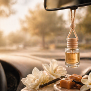 Diffuseur parfum voiture Maison Cindy Diffuseur de parfum voiture gourmand suspendu au rétroviseur dans une ambiance chaleureuse et cocooning