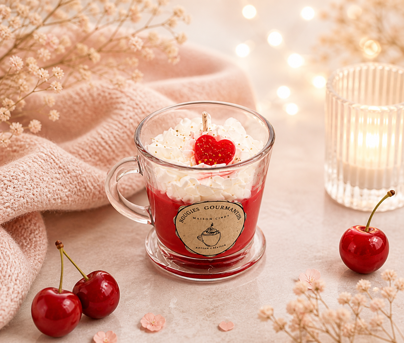 Bougie gourmande pomme d’amour petite taille en tasse verre chantilly artisanale parfum sucré