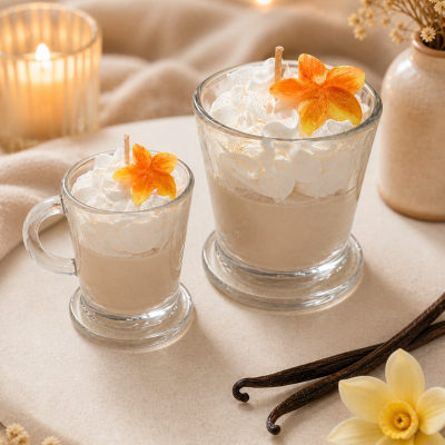 Bougie gourmande vanille bourbon artisanale en tasse verre avec chantilly décorative parfum vanille
